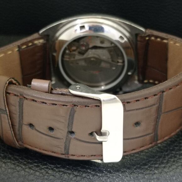 Vintage 1974 Square Seiko Automatic Mens Silver Watch W/daydate & Brown accents - Picture 2 of 10